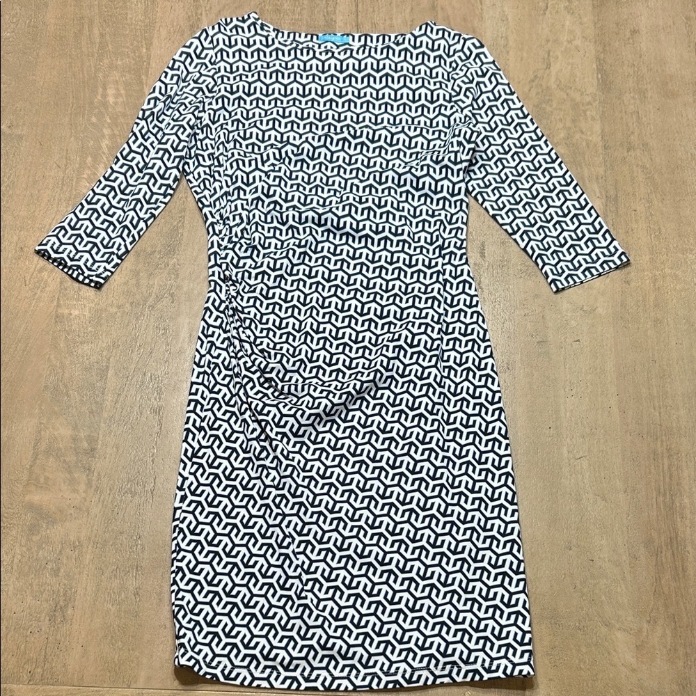 J. McLaughlin Chic Navy and White Geometric Long Sleeve Dress